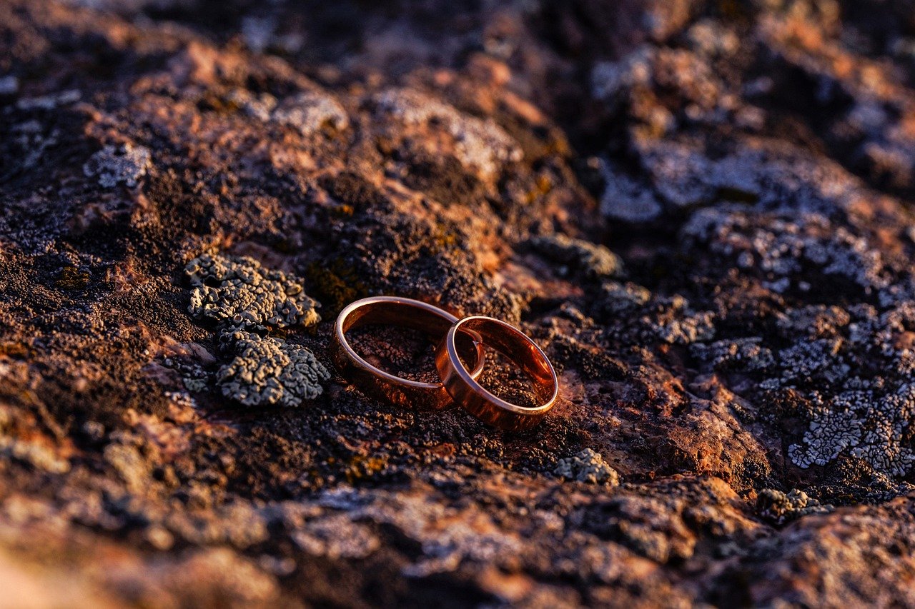 rings, marriage, gold-8220935.jpg